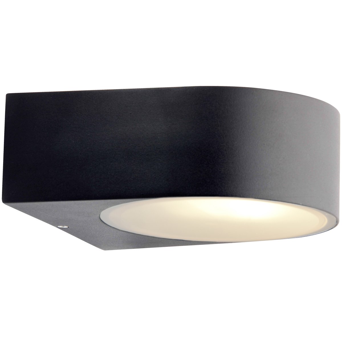 Tyler Svart utendørslampe Fra Brilliant - Lampen er IP44-klassifisert for å tåle vannsprut og er derfor egnet for utendørsmiljøer.