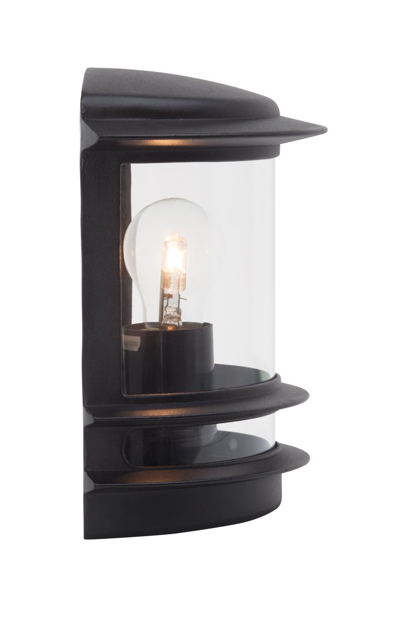 Hollywood Svart utendørslampe Fra Brilliant - Hollywood vegglampe for utendørs bruk er et allsidig valg som passer perfekt ved siden av inngangsdøren eller som dekorativ belysning på; husfasaden.