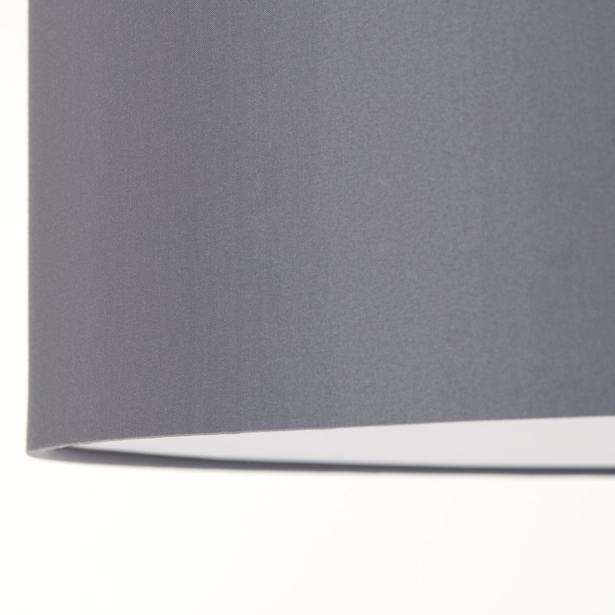 Andria Ø60 Grå plafond Fra Brilliant - Den dekorative Andria taklampen sprer et hyggelig og innbydende lys i alle rom, uansett om det er p&aring; soverommet eller gangen.