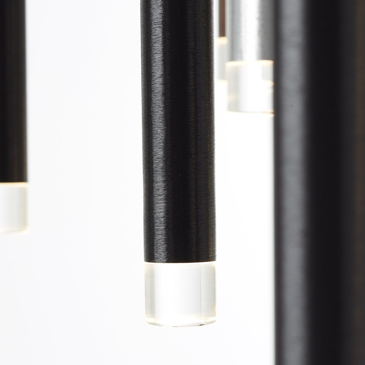 Cembalo Ø55 Aluminium Taklampe Fra Brilliant - Pendellampen kan dimmes i tre trinn med en standard veggbryter, og kabelen kan justeres i lengden for å passe perfekt over spisebord eller i passasjer.