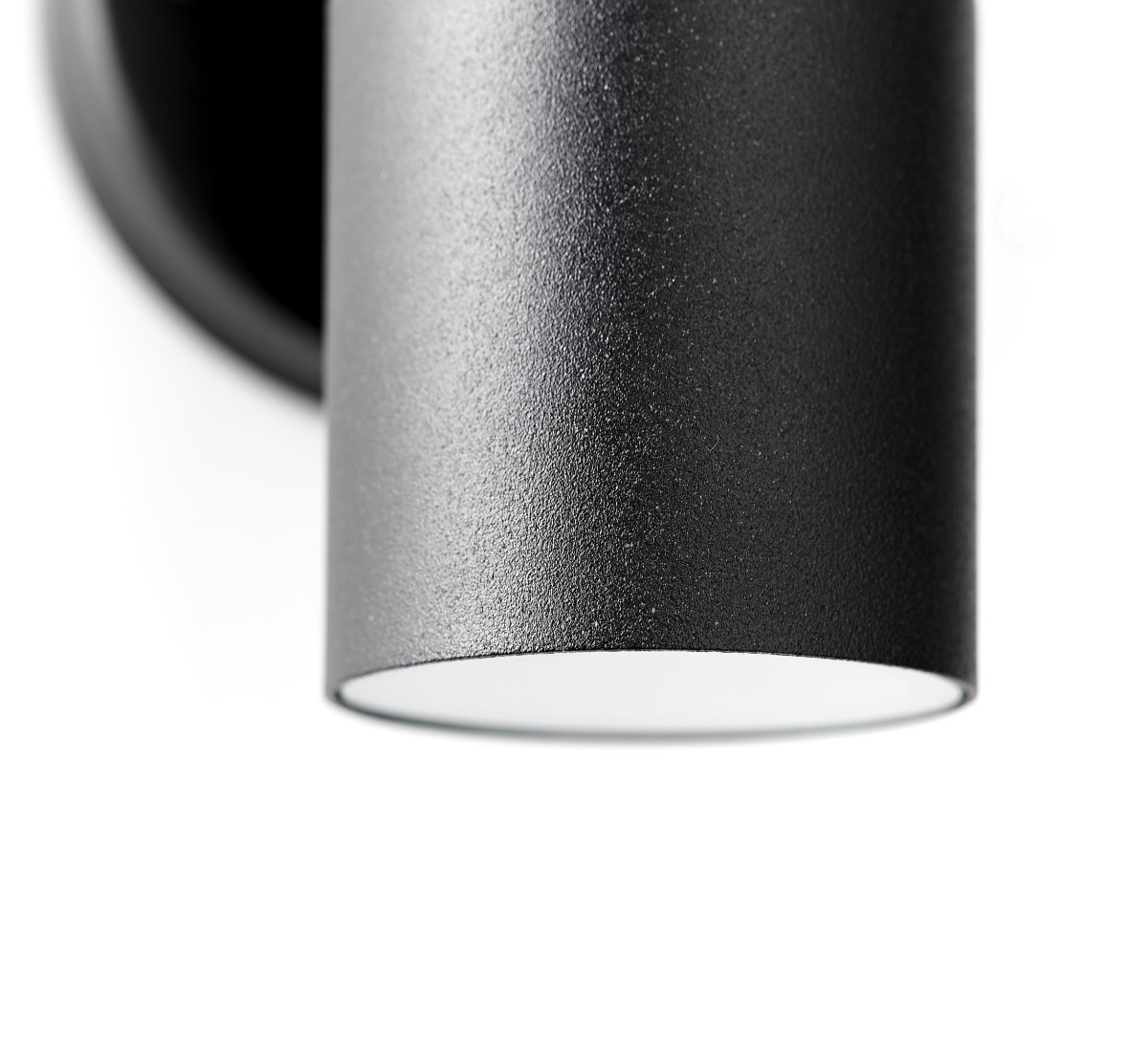 Jandy Svart utendørslampe Fra Brilliant - Lampen har en IP44-klassifisering og er derfor beskyttet mot vannsprut, noe som gjør den ideell for utendørs bruk.