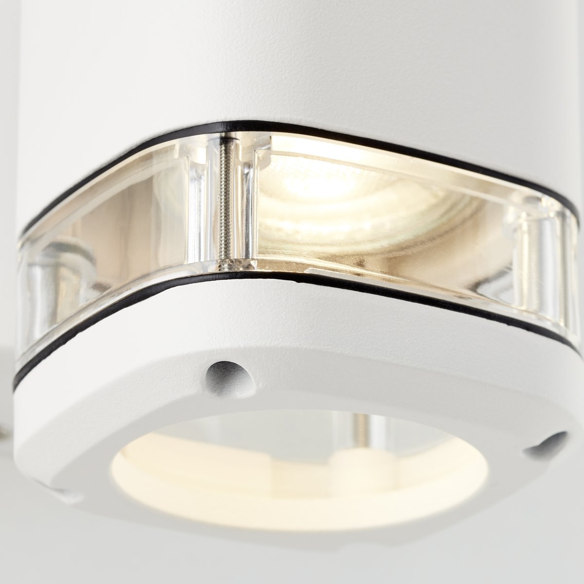Jandy Hvit utendørslampe Fra Brilliant - Takket være IP44-klassifiseringen er den beskyttet mot vannsprut og er perfekt for utendørs bruk.
