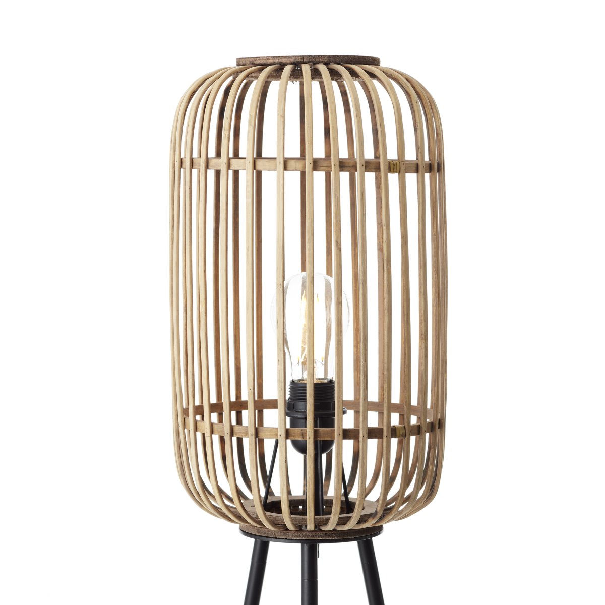 Woodrow Natur gulvlampe Fra Brilliant - Materialet i metall og bambus bidrar til en naturlig følelse og skaper en koselig atmosfære i rommet.