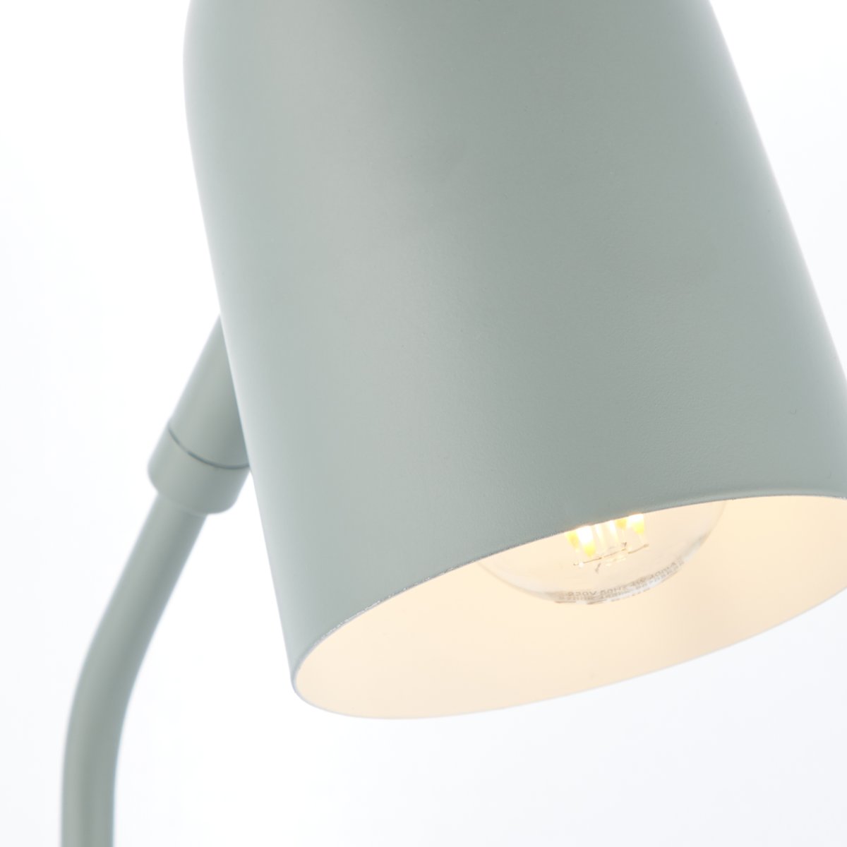 Tong 38cm Matt grønn skrivebordslampe Fra Brilliant - Tong bordlampe gir et behagelig lys for arbeid, lesing eller som dekorativ belysning i ethvert rom.