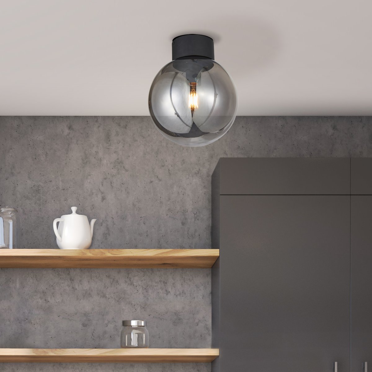 Astro Ø25 Svart plafond Fra Brilliant - Astro taklampe sprer et innbydende og vennlig lys n&aring;r du trenger det, uansett om det er i spisestuen eller gangen.