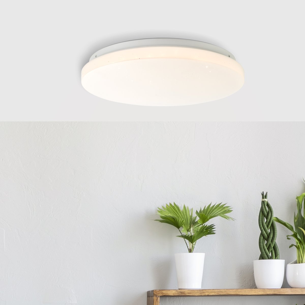 Farica Starry Ø30 Varm hvit plafond Fra Brilliant - Lampen har en stjernehimmeleffekt der flekker; Gjennomsiktige prikker p&aring; skjermen ligner skinnende stjerner, noe som gj&oslash;r den ideell for soverom og barnerom.