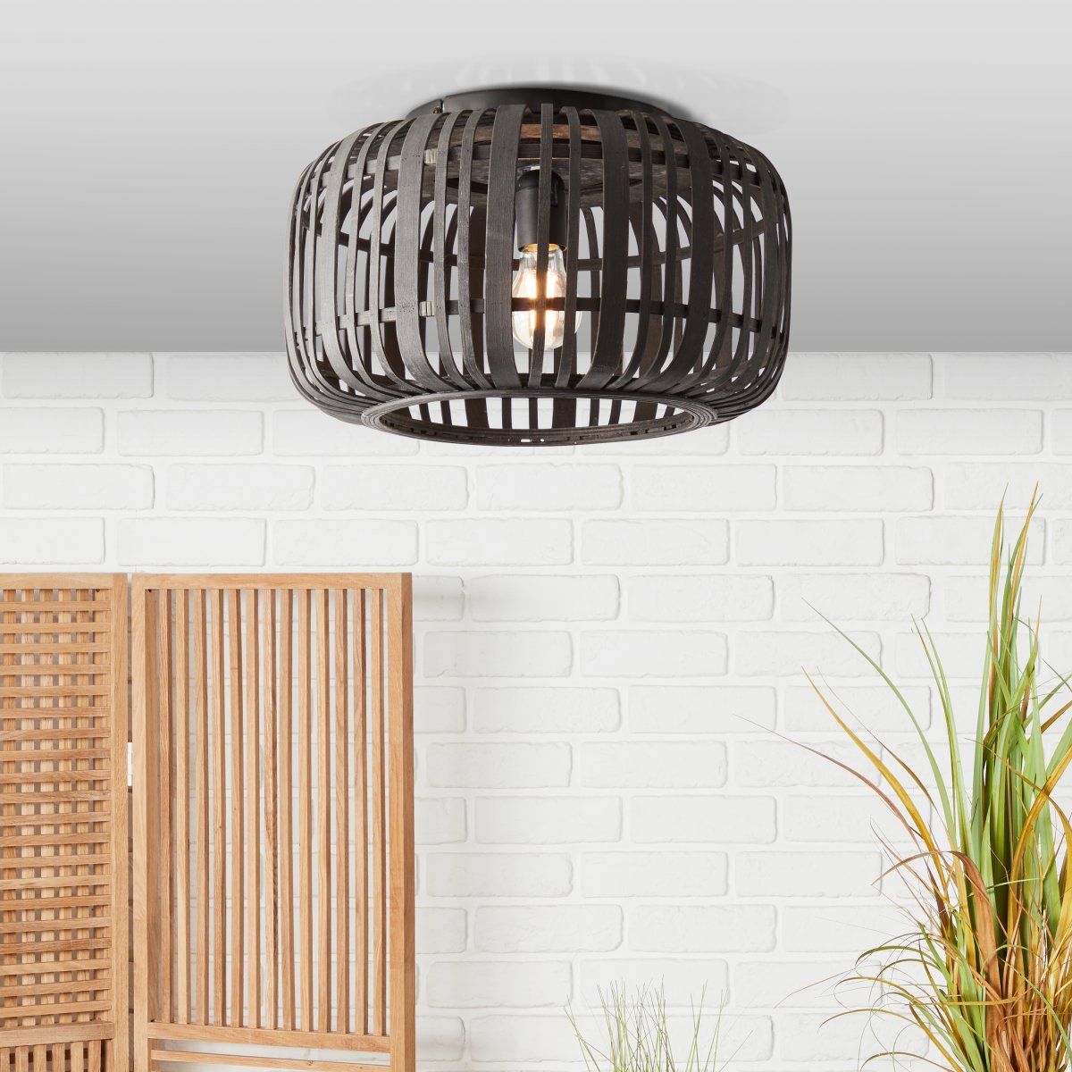 Woodrow Ø40 Mørkt tre plafond Fra Brilliant - Lampen gir et varmt og behagelig lys og skaper en behagelig følelse i rommet.