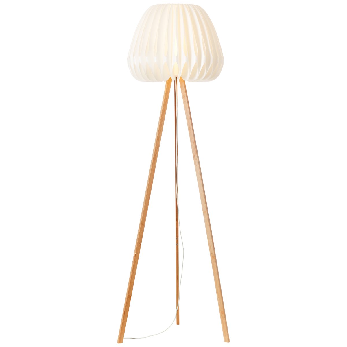 Inna Lyst tre gulvlampe Fra Brilliant - Inna gulvlampe er en moderne interiørdetalj med stilig design i bambus og hvit plast.