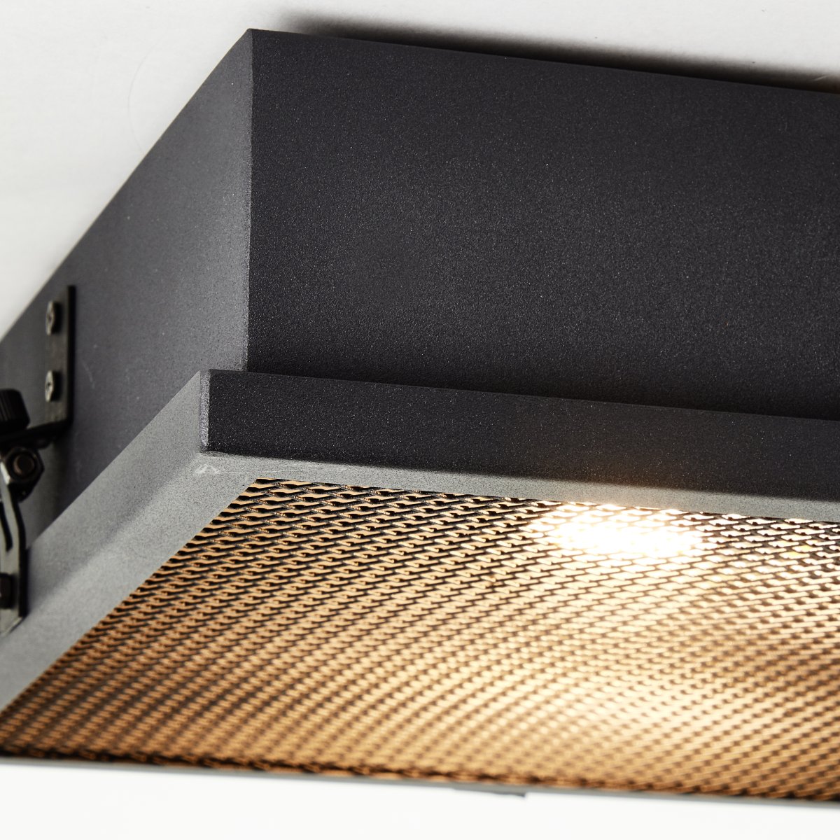 Zois 34cm Svart plafond Fra Brilliant - Taklampen Zois er designet i en industriell stil og skaper en unik atmosfære i hjemmet.