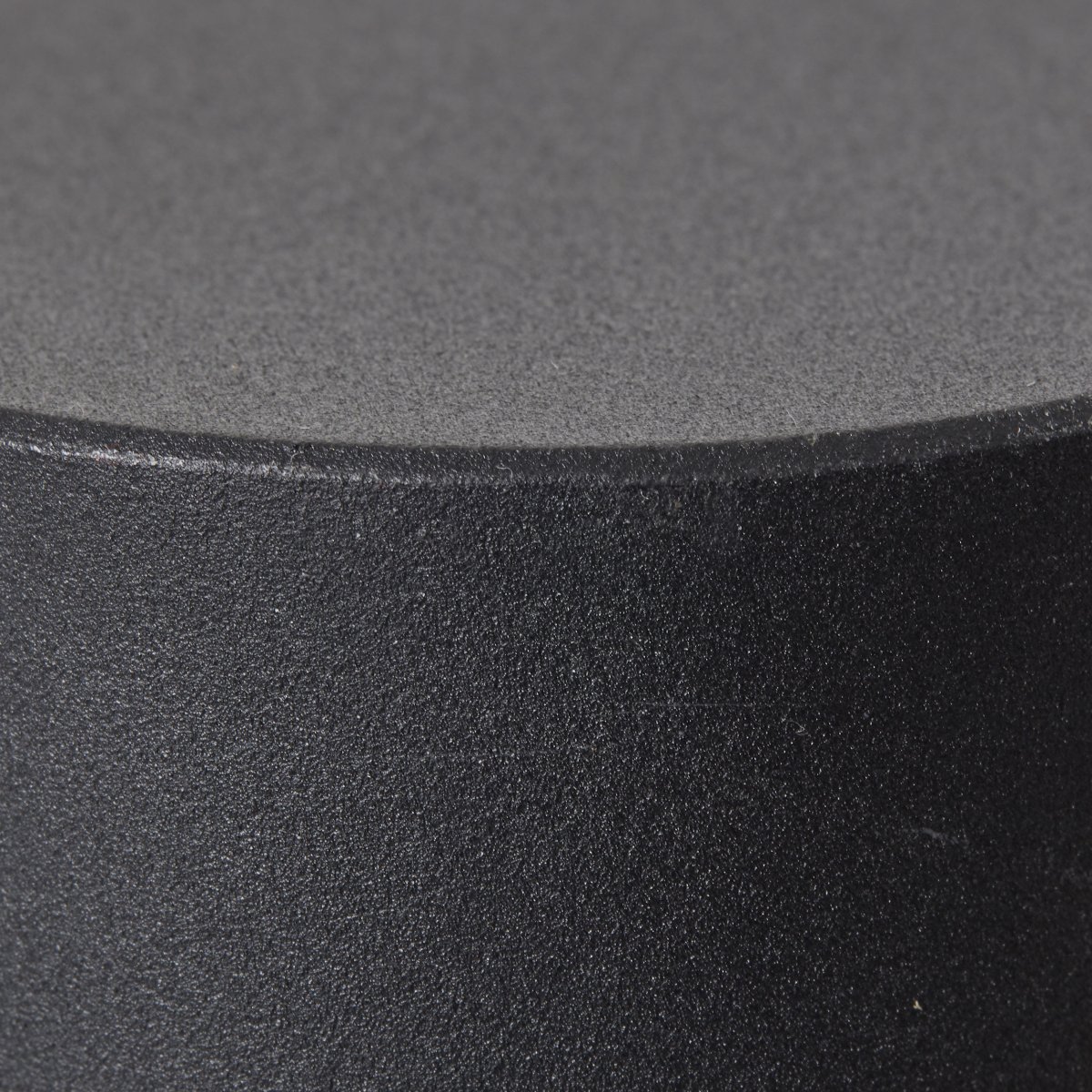 Dody 40cm Svart pullerter Fra Brilliant - Disse stikkontaktene er perfekte for å koble til enheter som krever strøm i bakken, for eksempel utendørs belysning eller andre apparater.