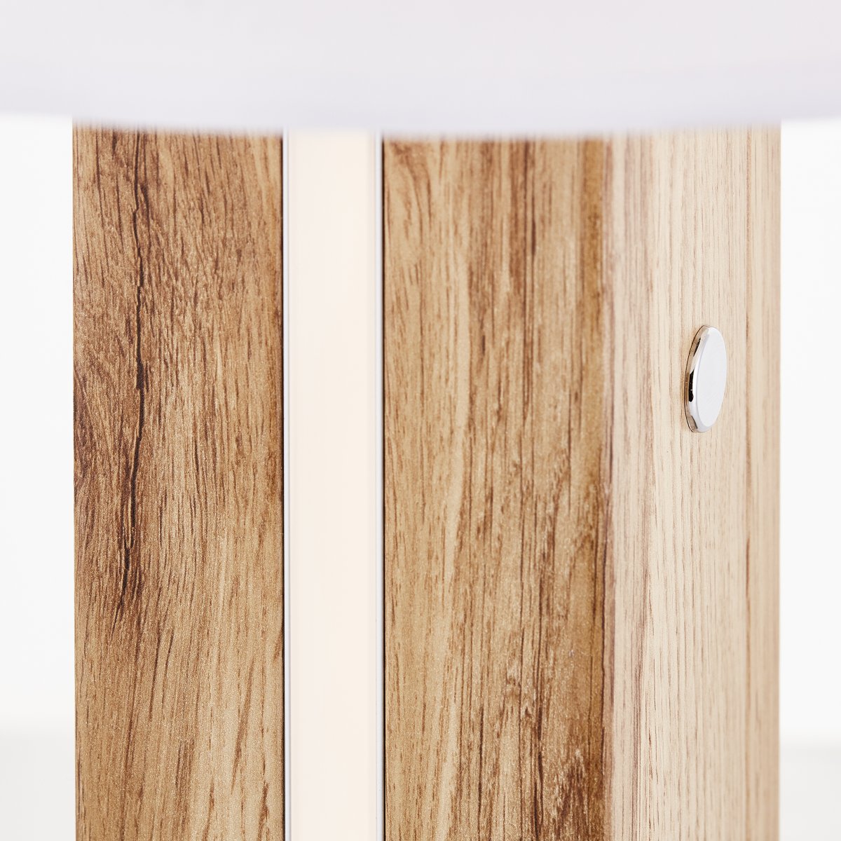 Magnus 55cm Lyst tre bordlampe Fra Brilliant - Lampeskjermen er kompatibel med E27 lyskilder, som ikke er inkludert i leveransen.