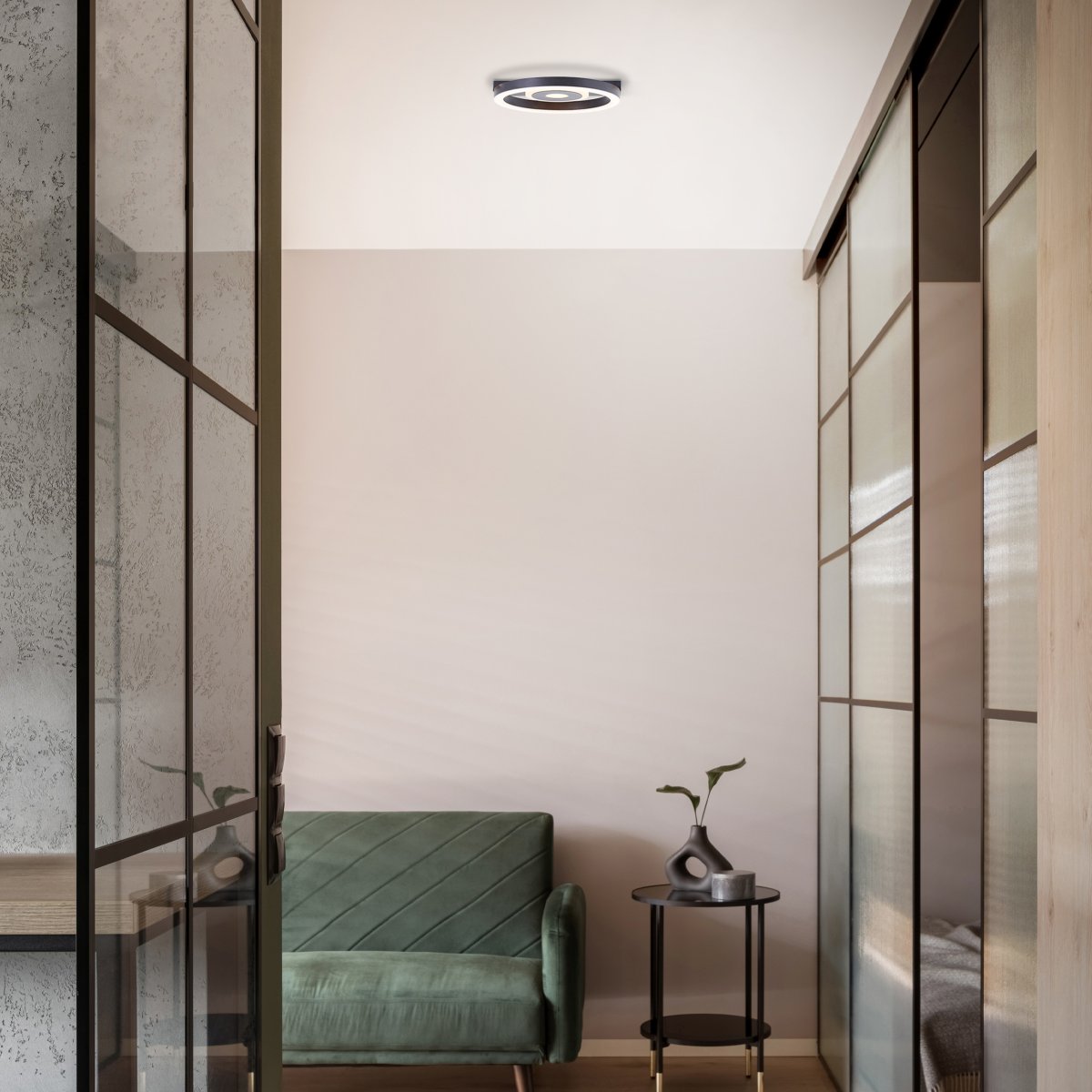 Maureen Ø20 Svart plafond Fra Brilliant - Taklampen Maureen skaper dekorativ belysning og passer perfekt i b&aring;de stuer og arbeidsrom.