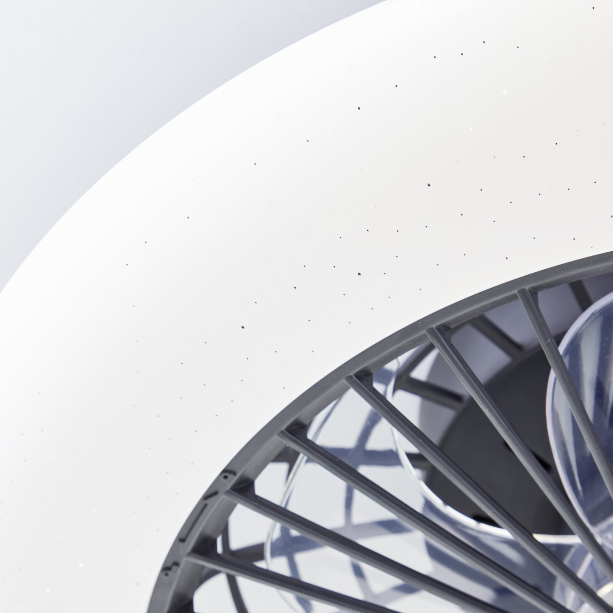 Salerno Ø50 Svart Fra Brilliant - Salerno takvifte i sort er en stilig og allsidig l&oslash;sning for belysning og ventilasjon i hjemmet.