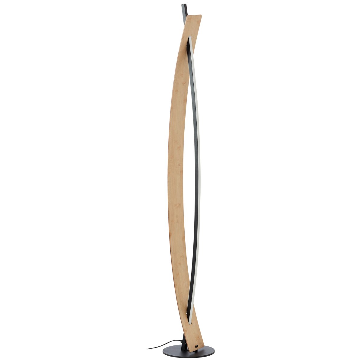 Visby Natur gulvlampe Fra Brilliant - Den staselige lampen p&aring; 120 cm er laget av metall og bambus, noe som gir den b&aring;de holdbarhet og en varm, innbydende estetikk.