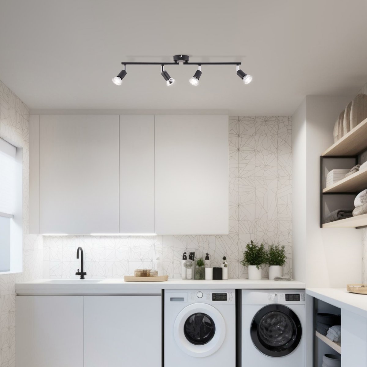 Prato 4 Matt svart spotlight Fra Brilliant - Lampen er laget av metall og har et stilig design som passer godt inn i moderne interiør.