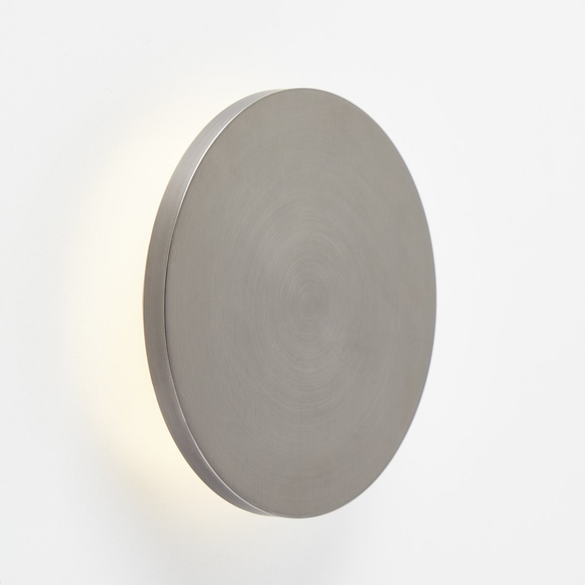 Shadow Ø15 Grå vegglampe Fra Brilliant - Sahdow LED vegg- og taklampe kombinerer stil og funksjonalitet med sin elegante design i aluminium og metall i grått.