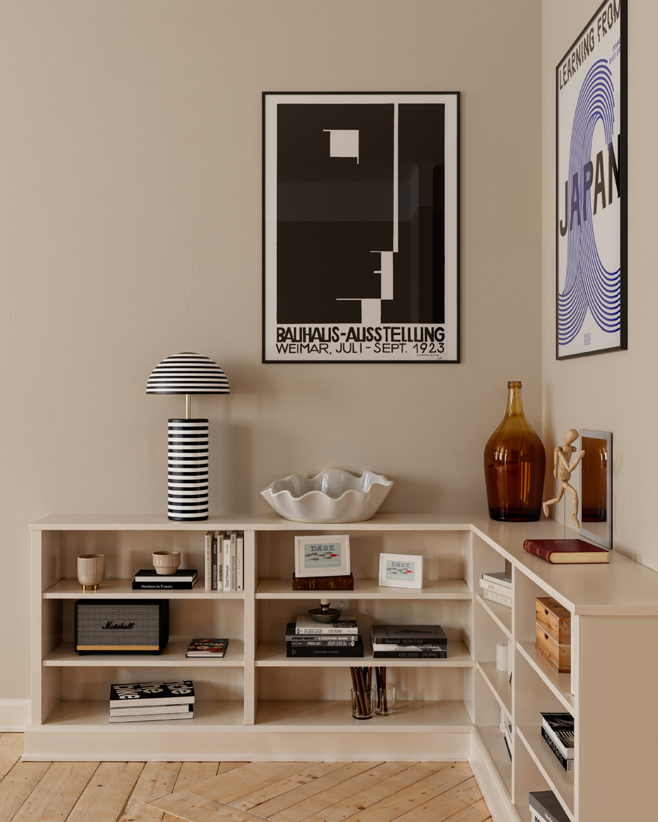 Stripe 50cm Svart og hvitt bordlampe Fra By Rydéns - Stripe er en moderne og dekorativ bordlampe designet av Lena Nyholm.