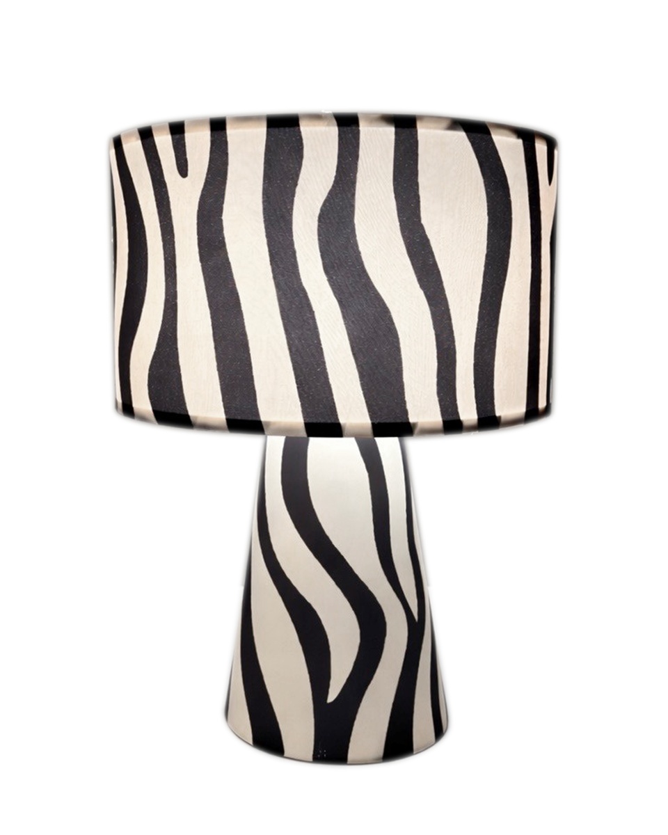 Zany 43cm Svart og hvitt bordlampe Fra By Rydéns - Lampen er laget av tekstil og metall og har et uttrykksfullt sebram&oslash;nster som gir rommet et personlig og trendy preg.
