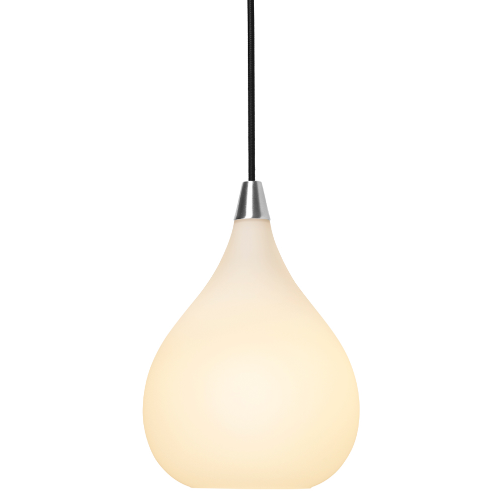 Drops Ø17 Hvit Taklampe Fra Halo Design - Skjermen laget av munnblåst opalglass skaper en fin lysspredning og i kombinasjon med detaljene i børstet aluminium bidrar lampen til en koselig atmosfære i rommet.