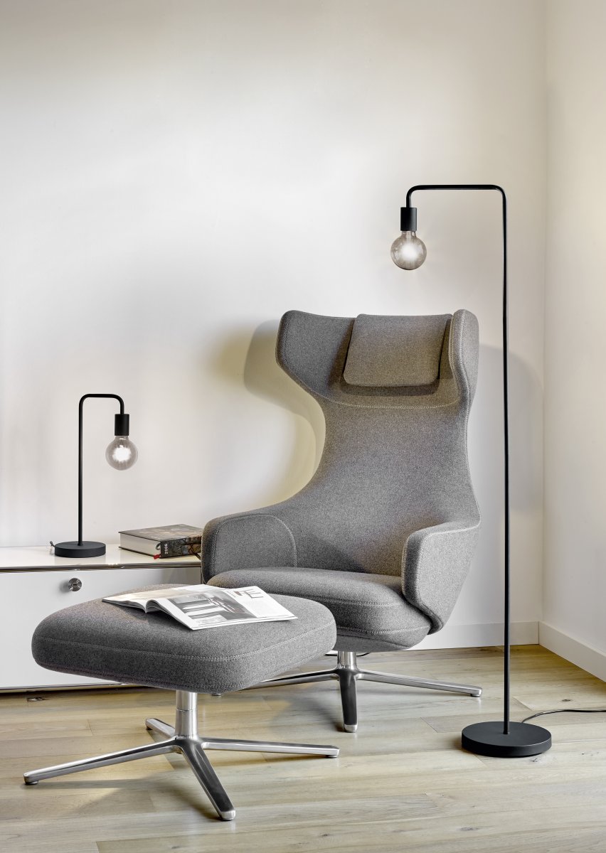 Diallo Svart gulvlampe Fra Trio Lighting - DIALLO gulvlampen er et symbol p&aring; elegant minimalisme.