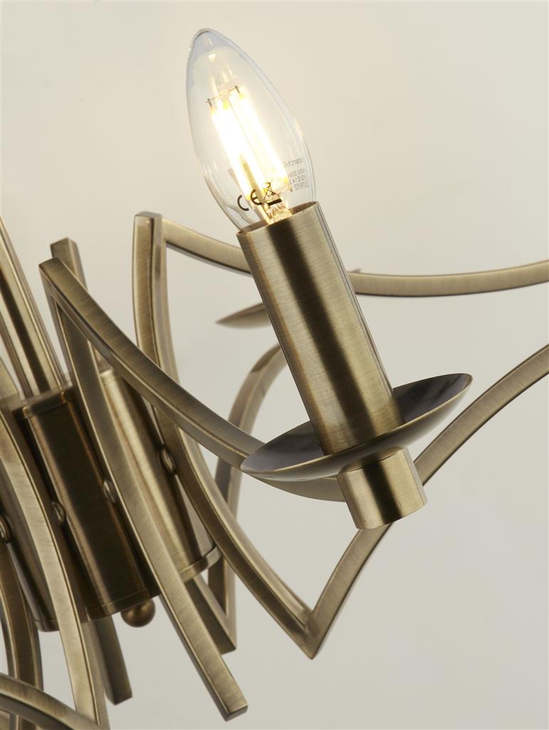 Ascot Ø72 Antikk messing Taklampe Fra Searchlight - Ascot er en klassisk metalllysekrone med antikk messingfinish som blir et tydelig midtpunkt i rommet.