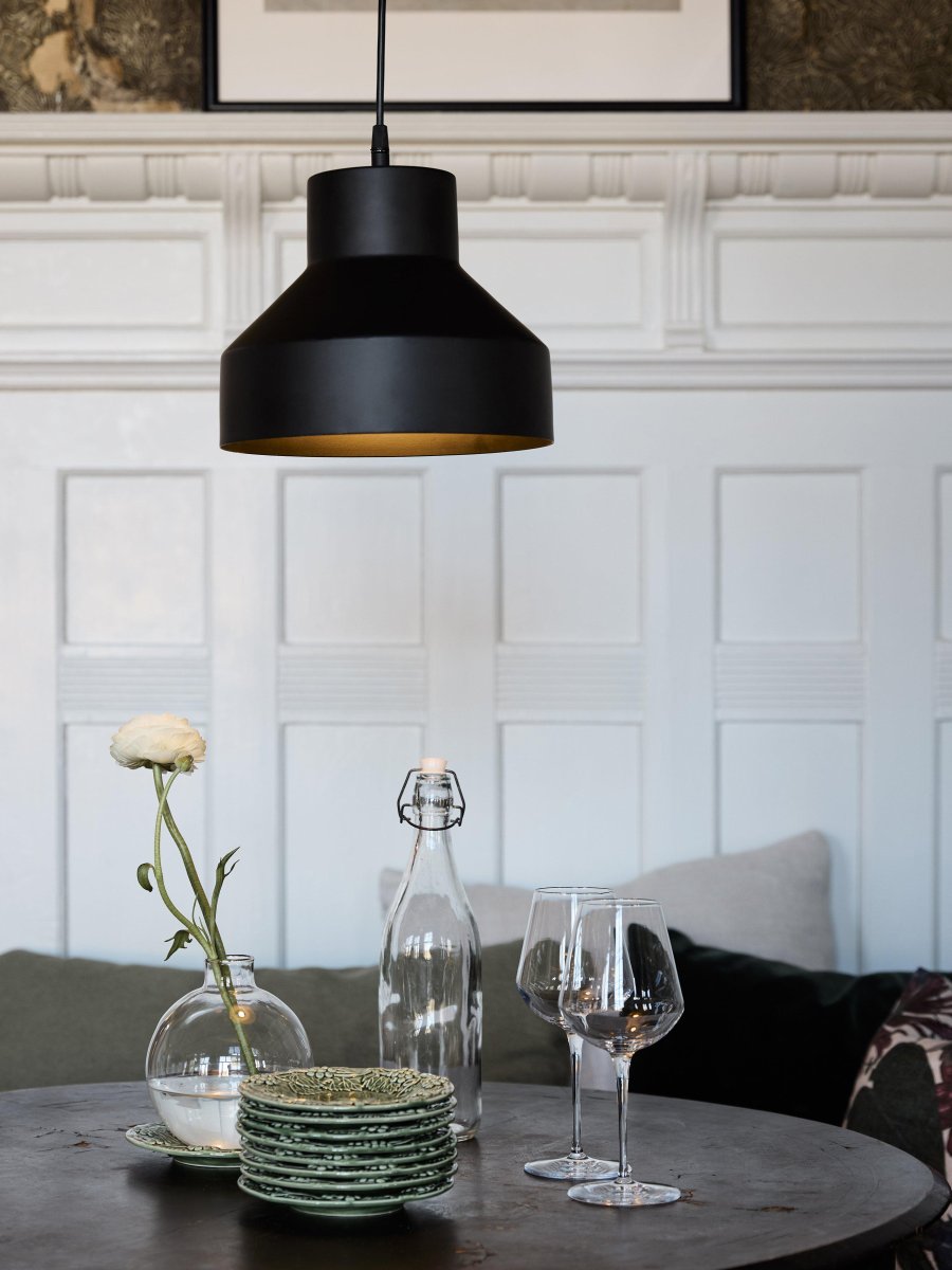 Solo Ø26 Svart Taklampe Fra PR Home - Taklampe Solo er en mindre taklampe i metall.