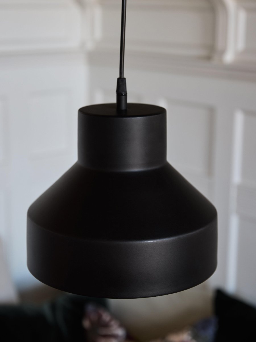 Solo Ø26 Svart Taklampe Fra PR Home - Taklampe Solo er en mindre taklampe i metall.