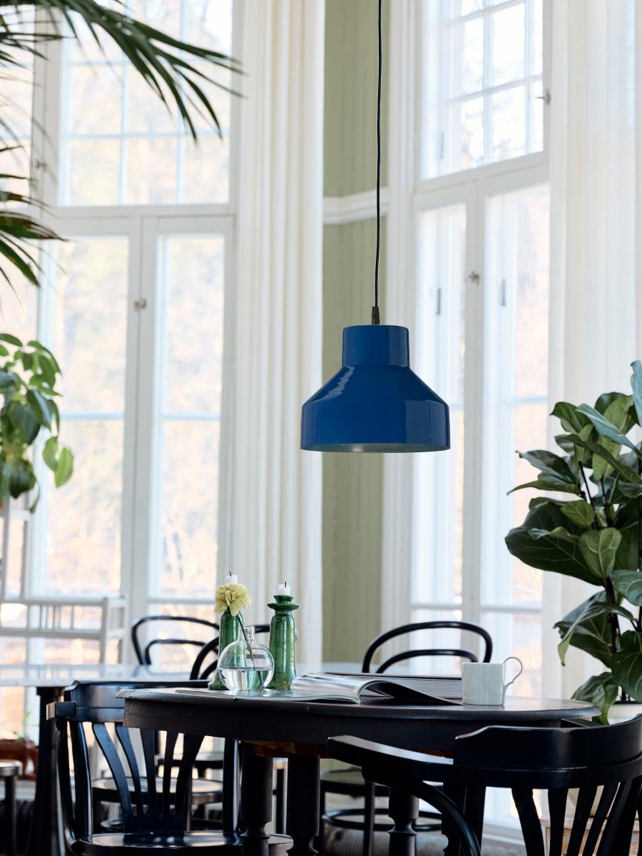 Solo Ø26 Blå Taklampe Fra PR Home - Taklampe Solo er en mindre taklampe i metall.
