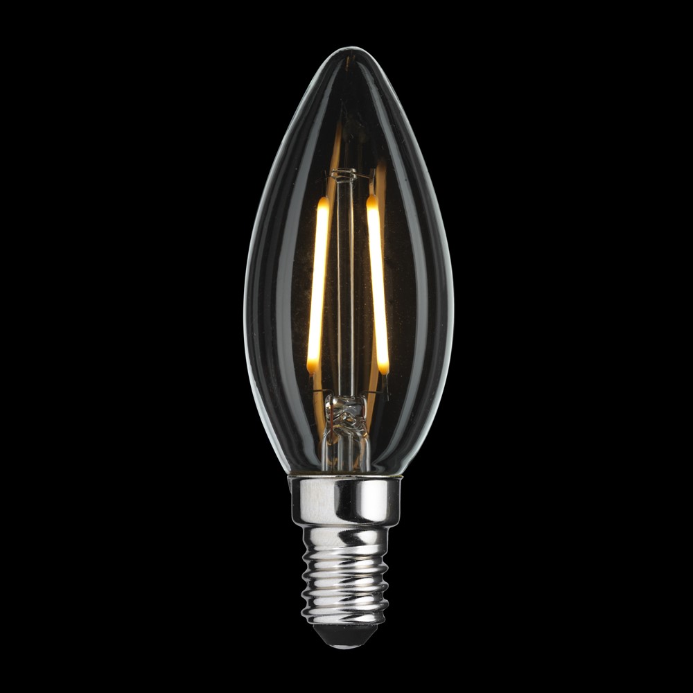 LED E14 Kronelyspære 2W 2700K Gjennomsiktig Fra Unison - Den slanke designen gj&oslash;r den perfekt for lysekroner og dekorative armaturer, da den b&aring;de sparer energi og gir et stilig inntrykk.