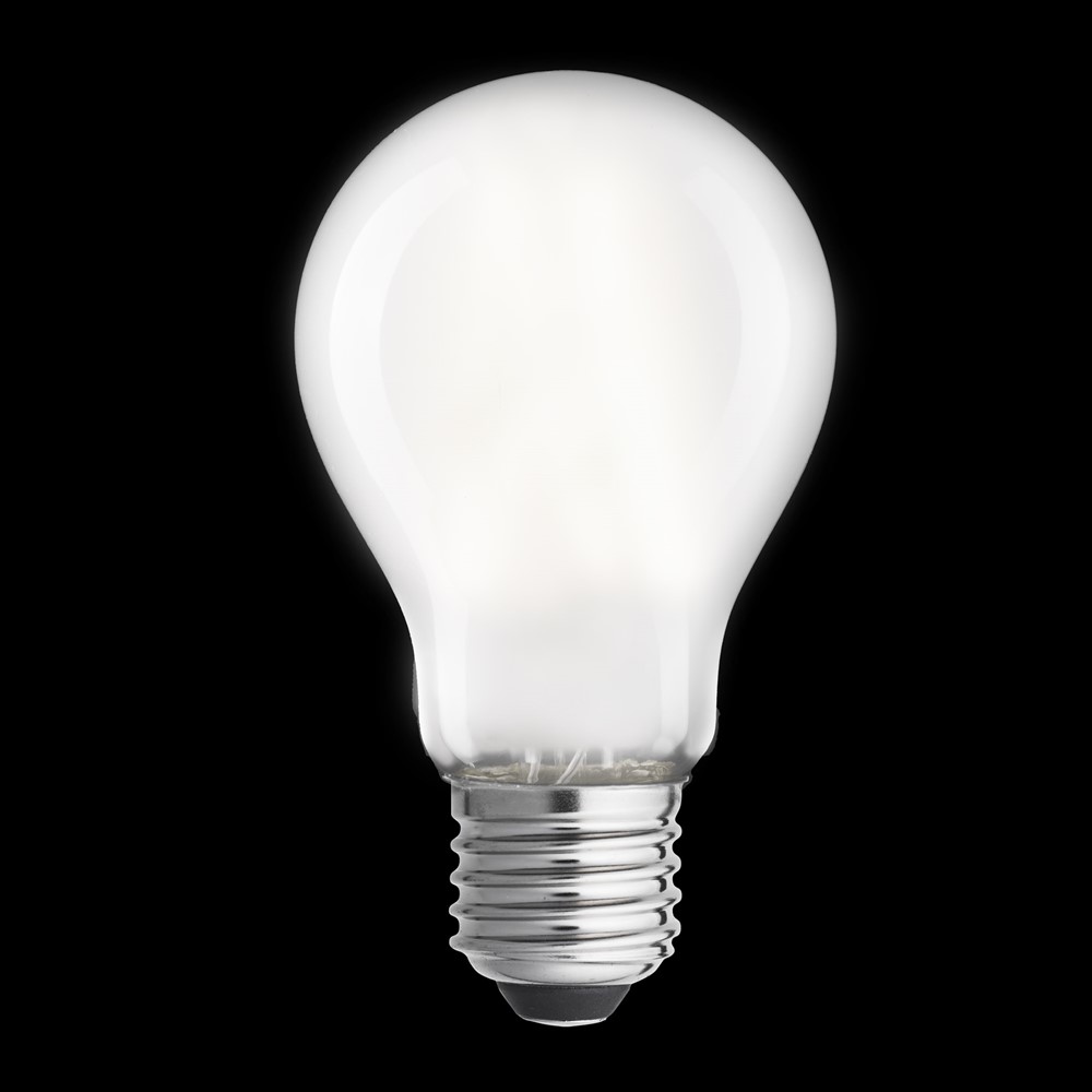 E27 normal matt 0,8W 2700K Hvit Fra Unison - Perfekt for rom der det &oslash;nskes en rolig og hyggelig atmosf&aelig;re, samtidig som det tilbyr energieffektivitet og stilig design.