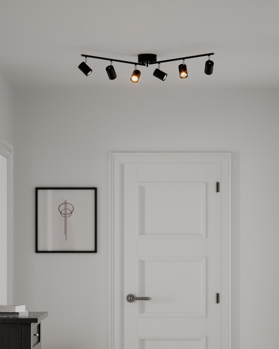 Correct 6 Matt svart spotlight Fra By Rydéns - Lampens armer kan ogs&aring; vinkles, noe som betyr at du kan tilpasse formen til rommet i stedet for &aring; ha lampen i en rett linje.
