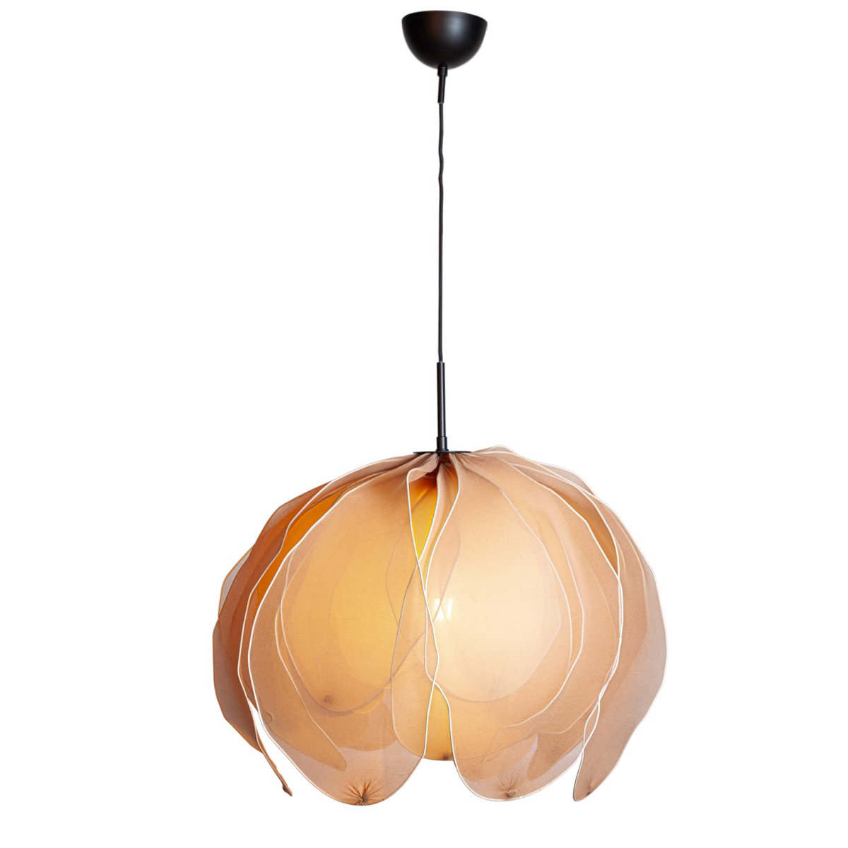 Lou Lou Ø80 Beige Taklampe Fra By Rydéns - Lou Lou blir ikke bare en lyskilde, men ogs&aring; et kunstverk i hjemmet ditt, og dens tilpassbare stil gj&oslash;r den til en perfekt interi&oslash;rdetalj for &aring; skape en unik atmosf&aelig;re.