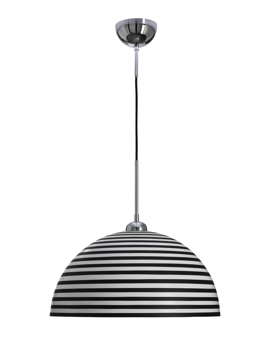 Stripe Ø45 Svart og hvitt Taklampe Fra By Rydéns - Kombinasjonen av det grafiske m&oslash;nsteret og s&oslash;lvfarget innside skaper et elegant og effektivt lys som sprer en varm og innbydende f&oslash;lelse i rommet.