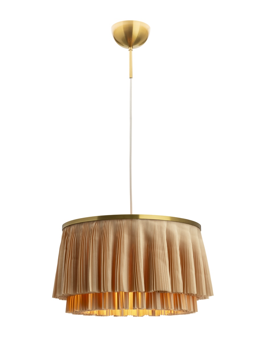 Ophelia Ø40 Beige Taklampe Fra By Rydéns - N&aring;r lampen er sl&aring;tt p&aring;, sprer et mykt og stemningsfullt lys seg, og skaper en varm og koselig atmosf&aelig;re i rommet.