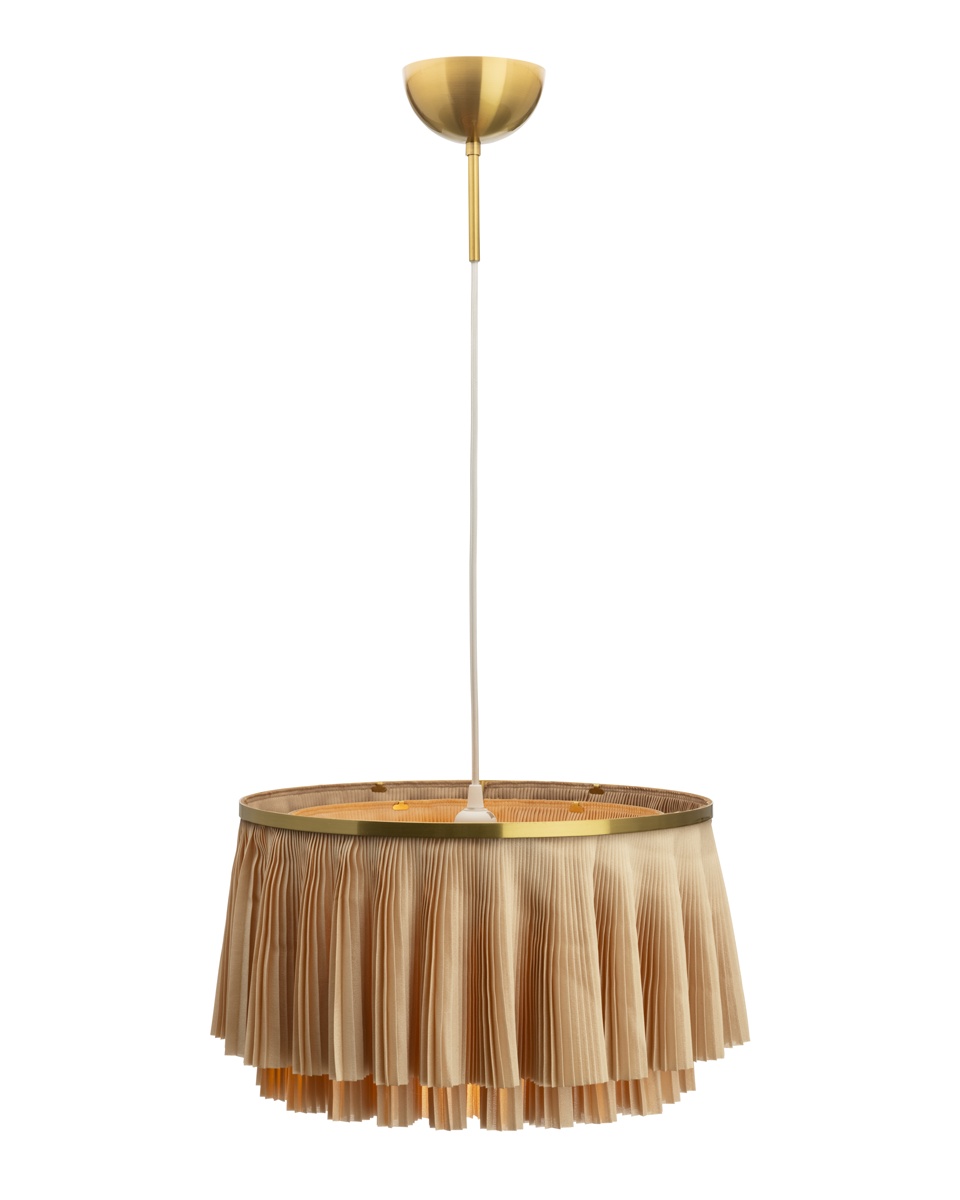 Ophelia Ø40 Beige Taklampe Fra By Rydéns - N&aring;r lampen er sl&aring;tt p&aring;, sprer et mykt og stemningsfullt lys seg, og skaper en varm og koselig atmosf&aelig;re i rommet.