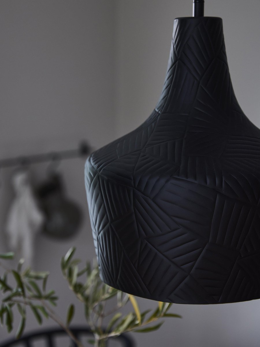 Ribble Ø25 Svart Taklampe Fra PR Home - En taklampe med et moderne preg som passer i mange milj&oslash;er.