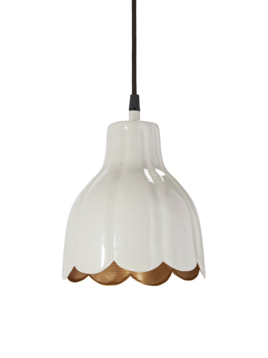 Tulippa Ø17 Beige vinduslampe Fra PR Home - Inspirasjonen til lampen kommer fra en tulipan fra Carl Larssons malerier og tegninger.