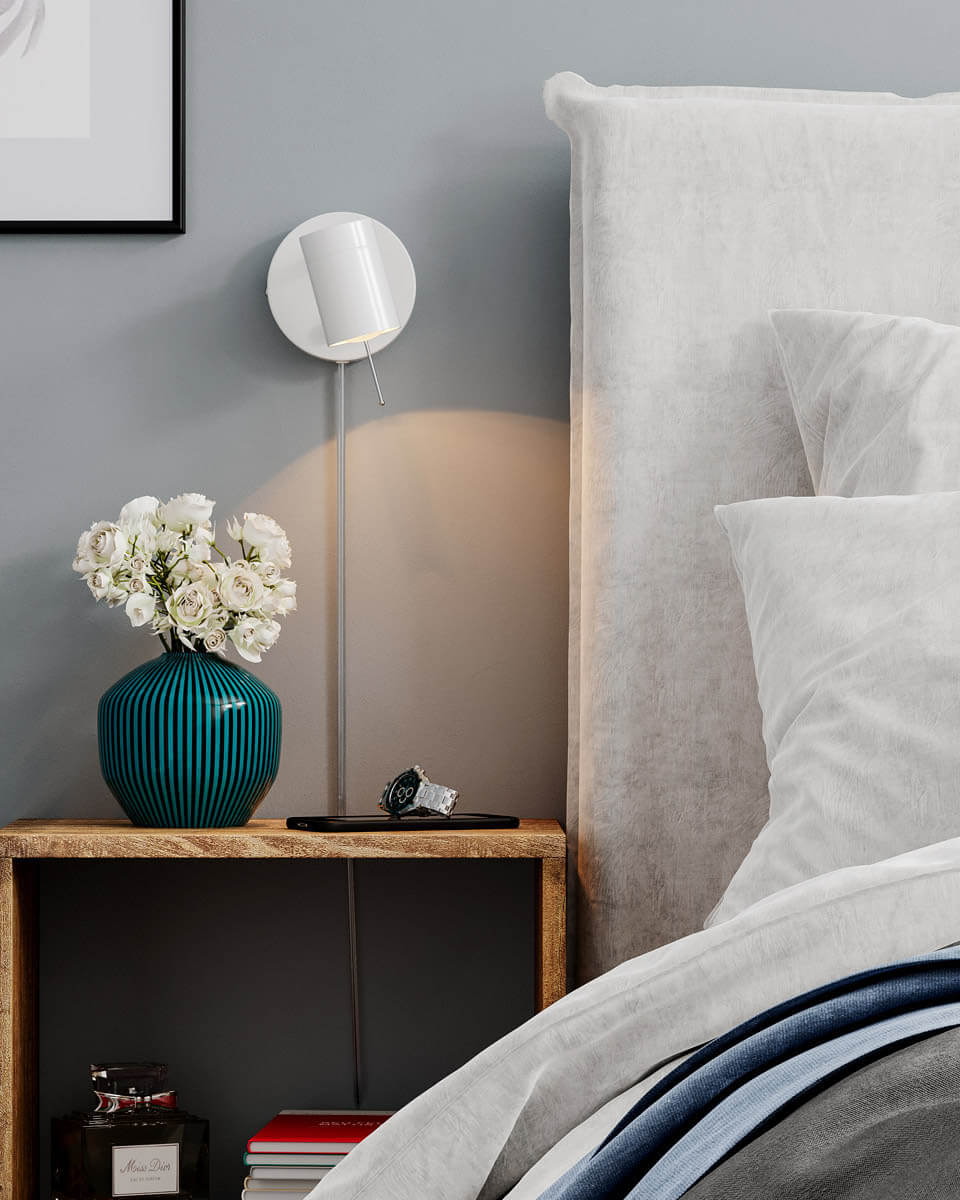 Correct Hvit leselampe Fra By Rydéns - Correct vegglampe er en stilig og minimalistisk vegglampe med justerbart hode hvor du enkelt kan tilpasse lyset.