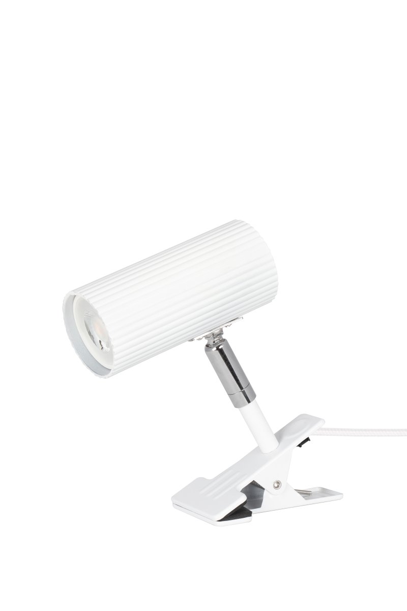 Hubble Hvit klemmelampe Fra Globen Lighting - Hubble-klemmelampen er en praktisk og moderne lampe med klemme og riflet metallskjerm.