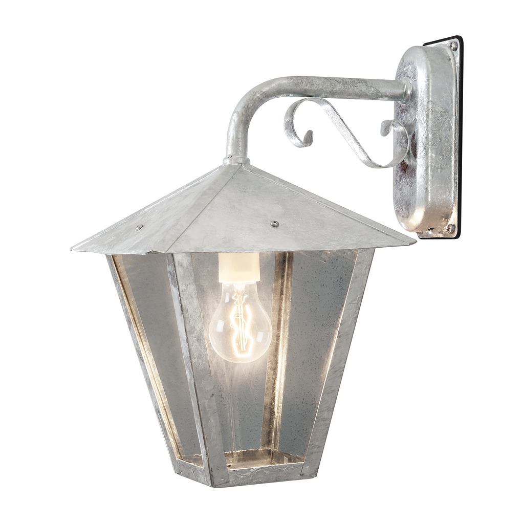 Benu Galvanisert stål utendørslampe Fra Konstsmide - Lampens klassiske lyktform og robuste materiale gj&oslash;r den til et perfekt valg for de som &oslash;nsker &aring; skape en innbydende atmosf&aelig;re ved innganger eller lange korridorer.