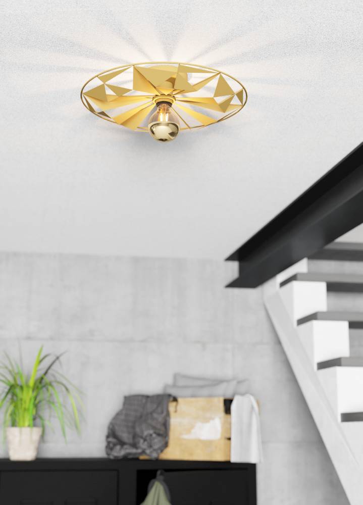 Castanuelo Ø42 Gull plafond Fra Eglo - Denne vegg- og taklampen i gullfarget metall har en i&oslash;ynefallende geometrisk design som skaper et dynamisk lysspill og gir rommet et luksuri&oslash;st preg.