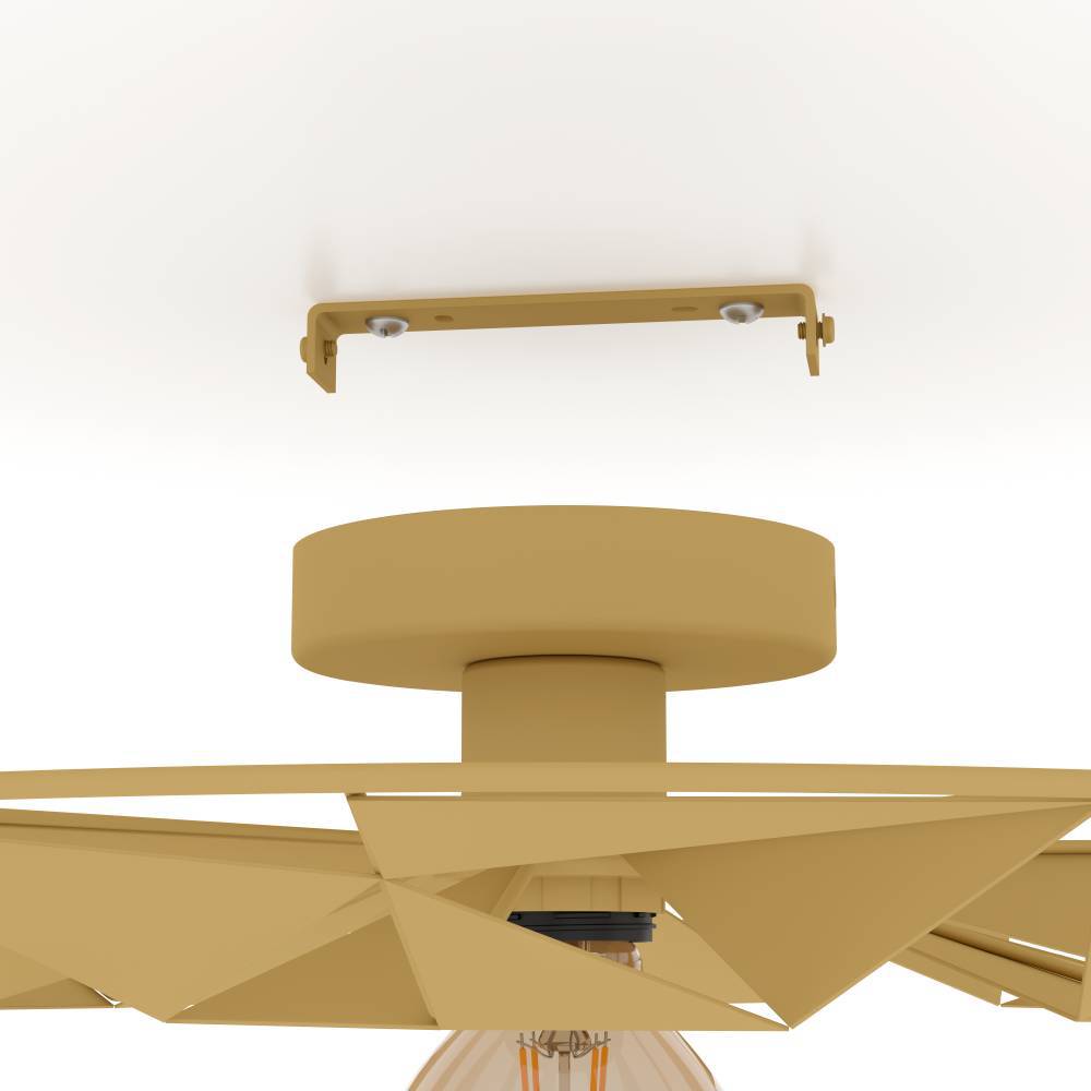 Castanuelo Ø42 Gull plafond Fra Eglo - Denne vegg- og taklampen i gullfarget metall har en i&oslash;ynefallende geometrisk design som skaper et dynamisk lysspill og gir rommet et luksuri&oslash;st preg.