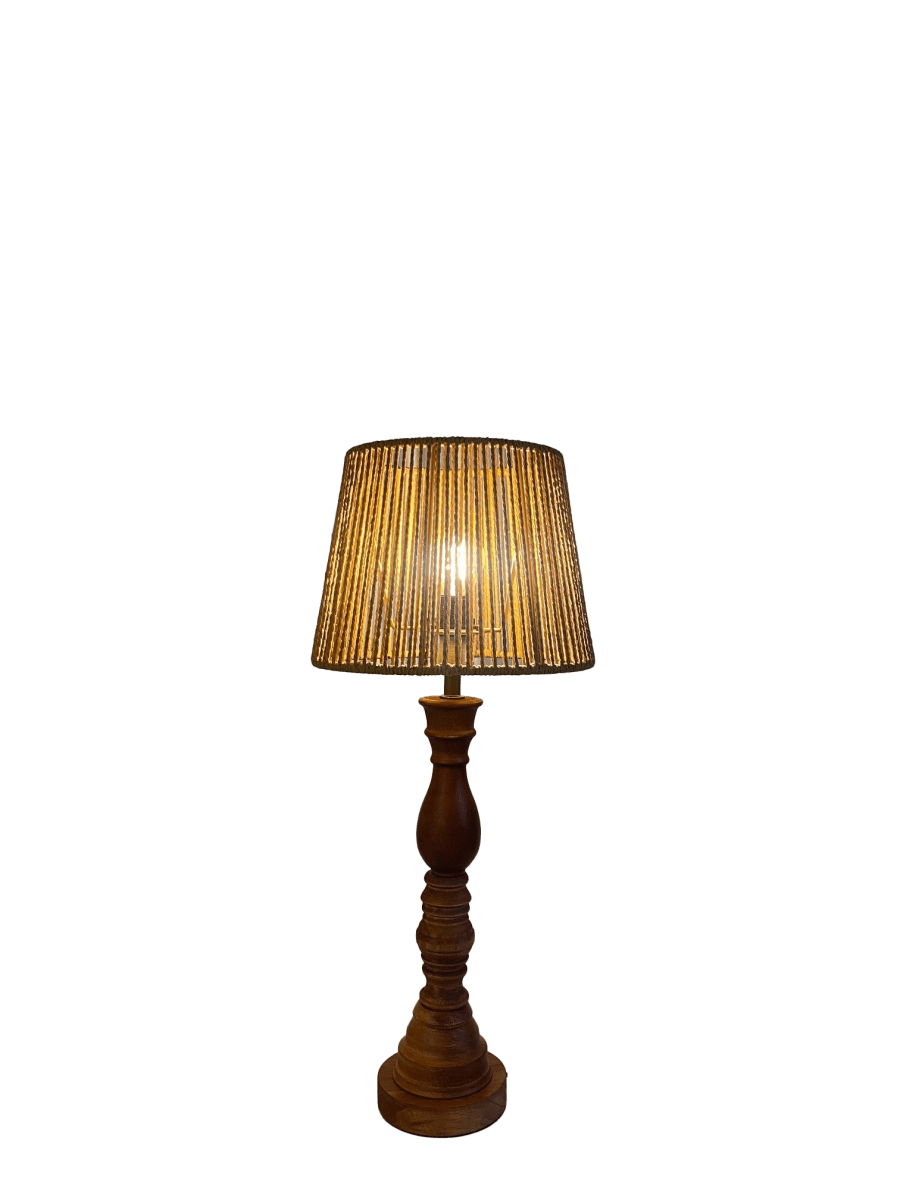 Zoom bilde av Drottningholm 50cm Natur bordlampe Fra Pixie Design - Lampefoten i tre Overflatebehandlet med brunbeis, som i kombinasjon med garnskjermen skaper en koselig atmosf&aelig;re i rommet.