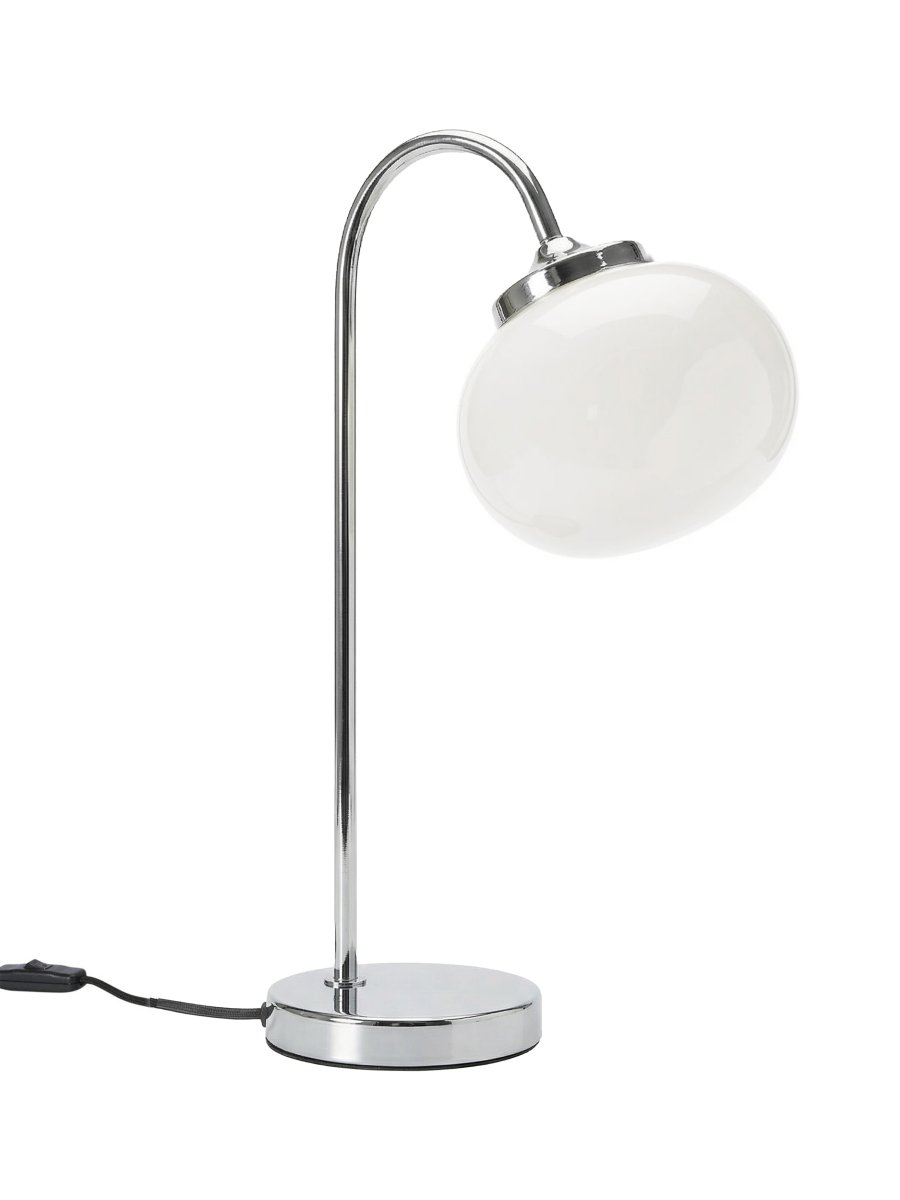 Elsy 50cm Hvit bordlampe Fra PR Home - Den h&aring;ndlagde glassskjermen i en myk hvit skjerm gir hver lampe en unik karakter, mens de forkrommede metalldetaljene skaper en stilig og tidl&oslash;s helhet.