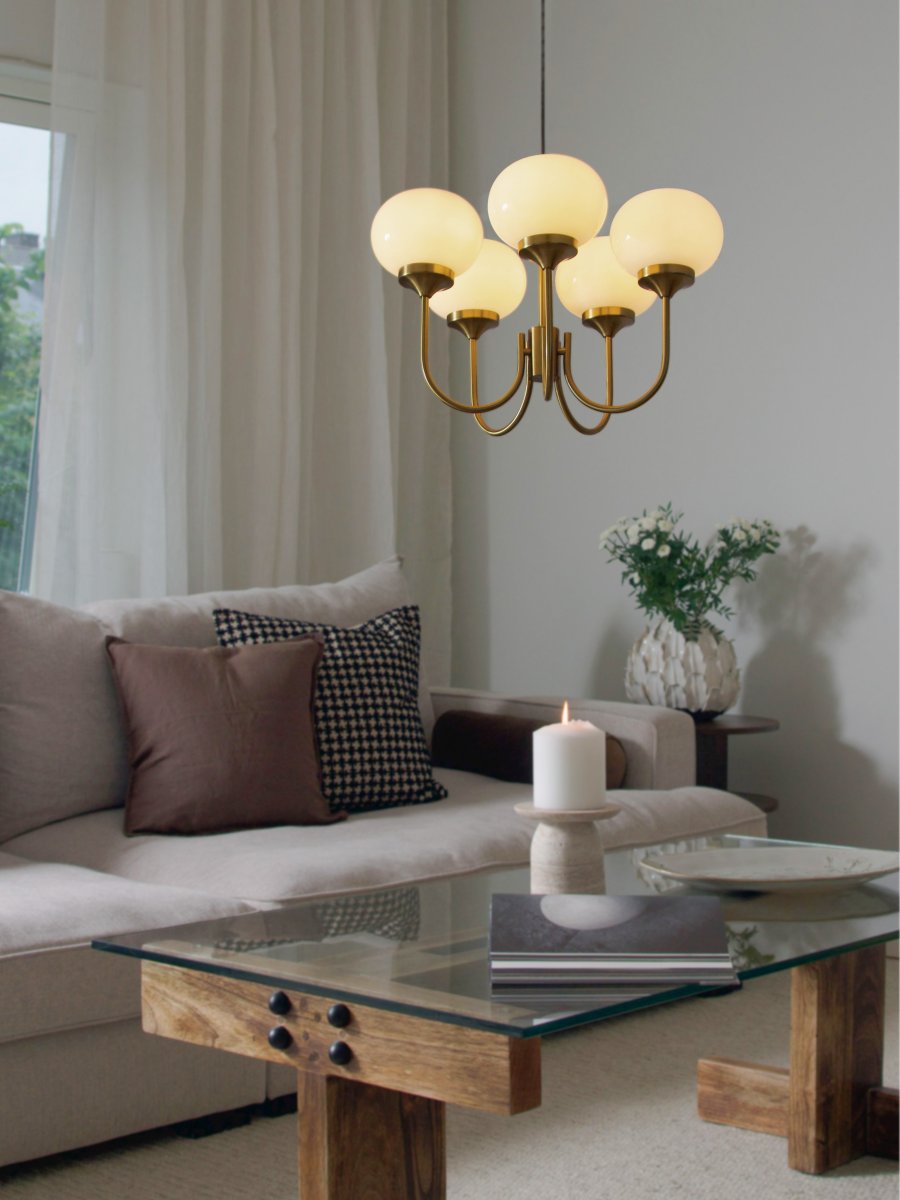 Elsy 5 Ø56 Børstet messing Taklampe Fra PR Home - Denne taklampen i børstet messingfinish kombinerer tidløs eleganse med et varmt og innbydende lys.