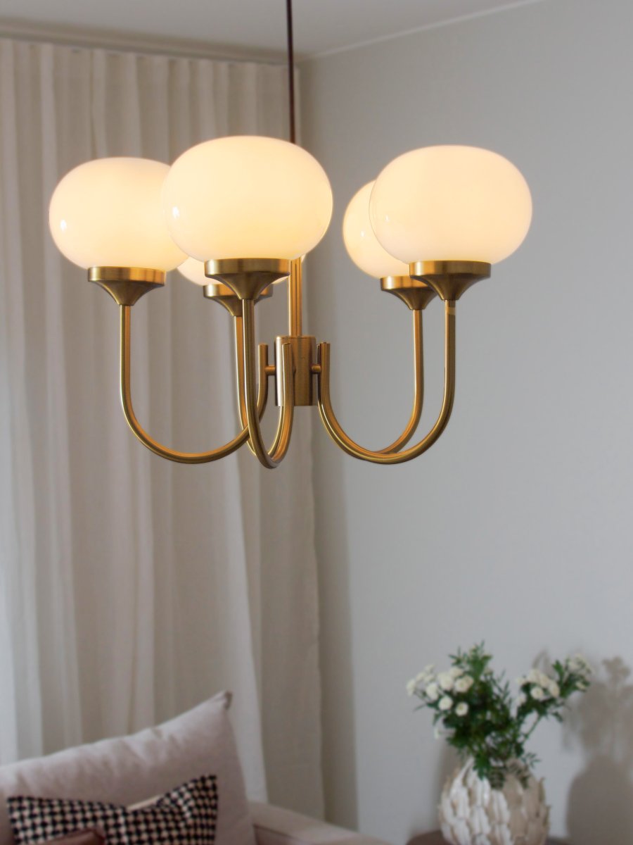 Elsy 5 Ø56 Børstet messing Taklampe Fra PR Home - Denne taklampen i børstet messingfinish kombinerer tidløs eleganse med et varmt og innbydende lys.