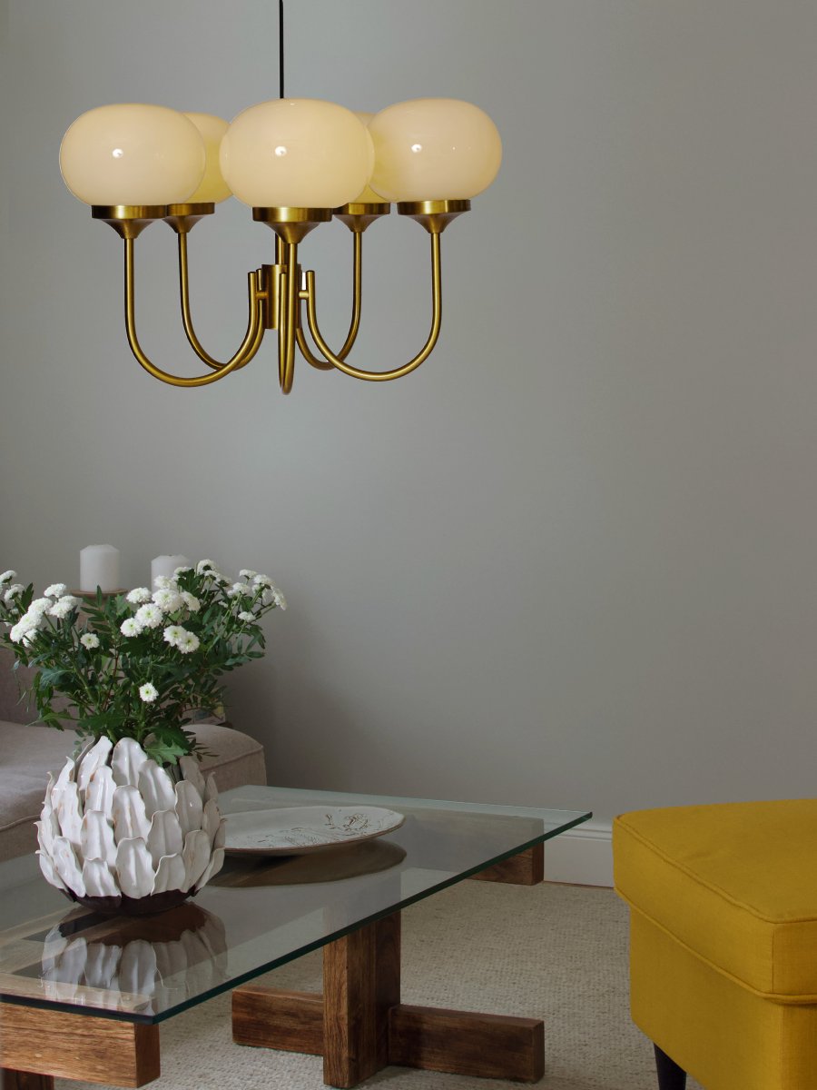 Elsy 5 Ø56 Børstet messing Taklampe Fra PR Home - Denne taklampen i børstet messingfinish kombinerer tidløs eleganse med et varmt og innbydende lys.