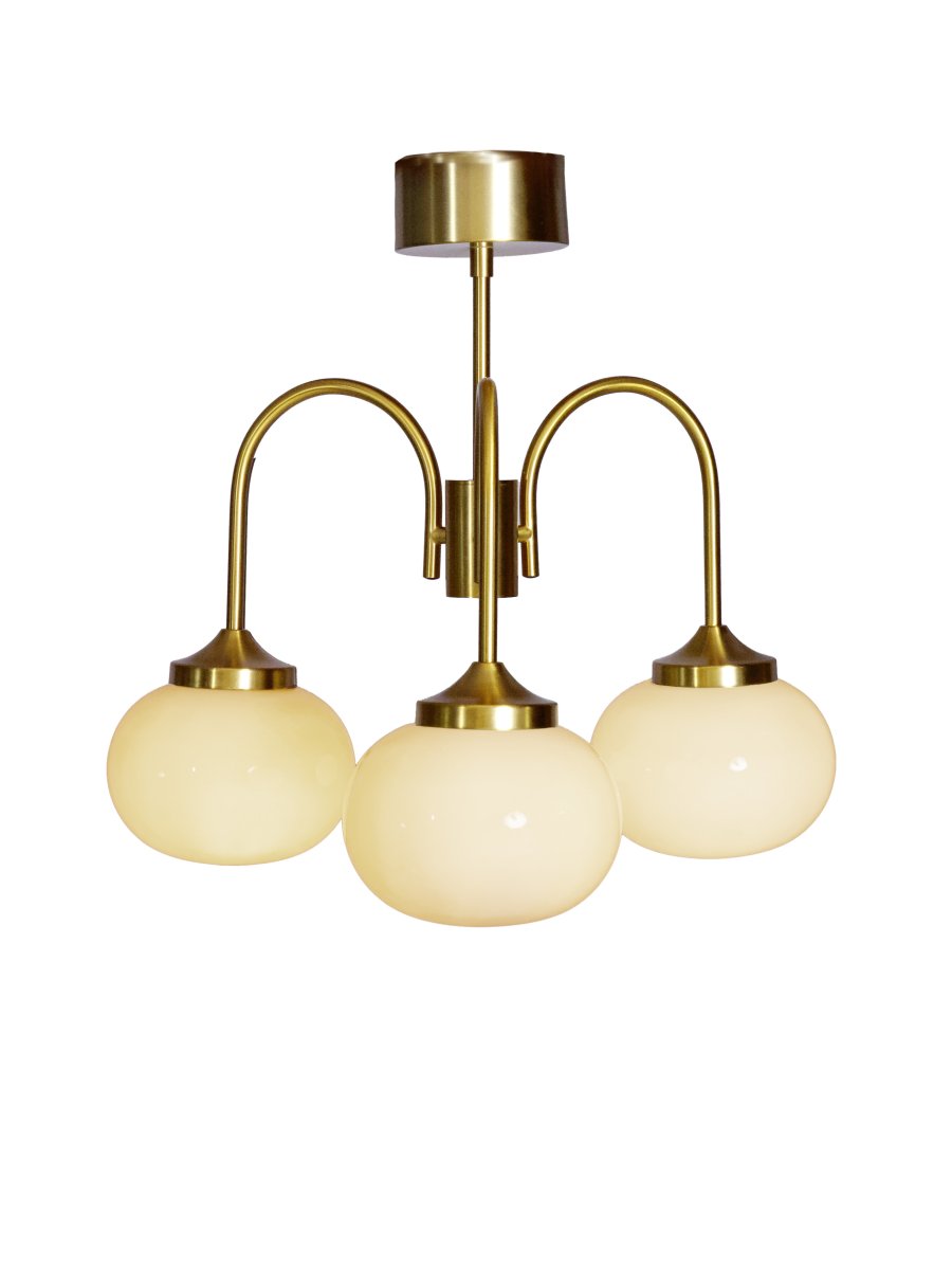 Elsy Ø52 Børstet messing plafond Fra PR Home - Denne taklampen i b&oslash;rstet messing kombinerer tidl&oslash;s eleganse med et varmt og innbydende lys.