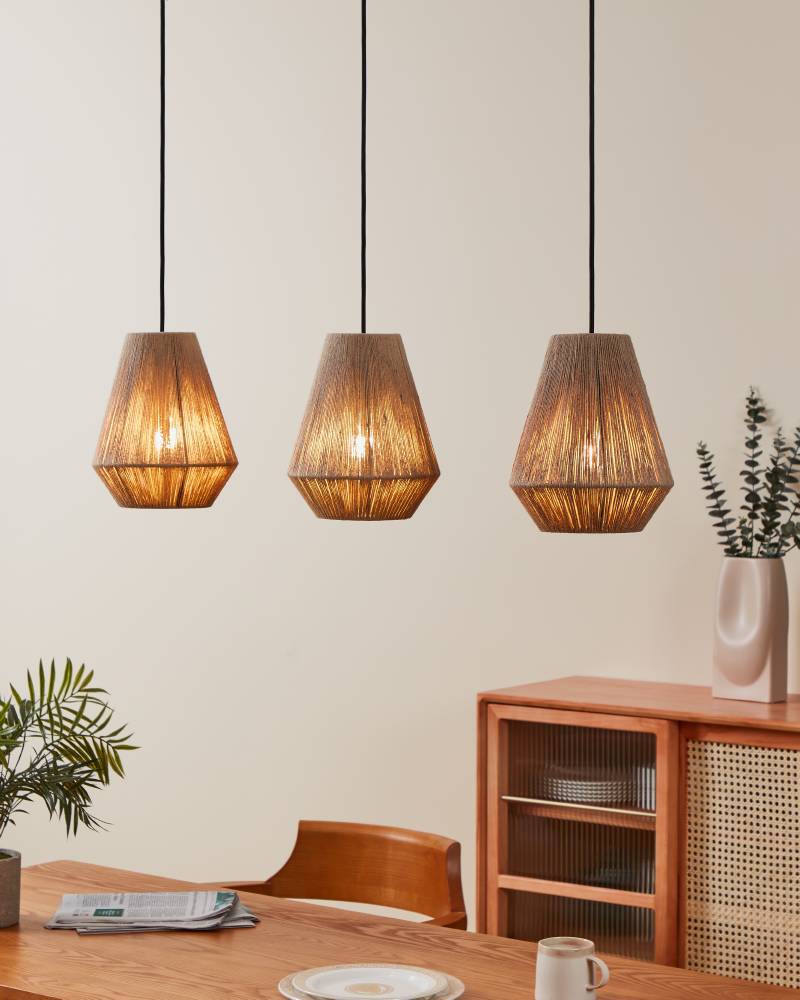 Alderney 90cm Natur Taklampe Fra Eglo - Det minimalistiske designet i kombinasjon med naturlige materialer skaper en vakker kontrast som passer perfekt over spisebordet, i stuen eller på kjøkkenet.