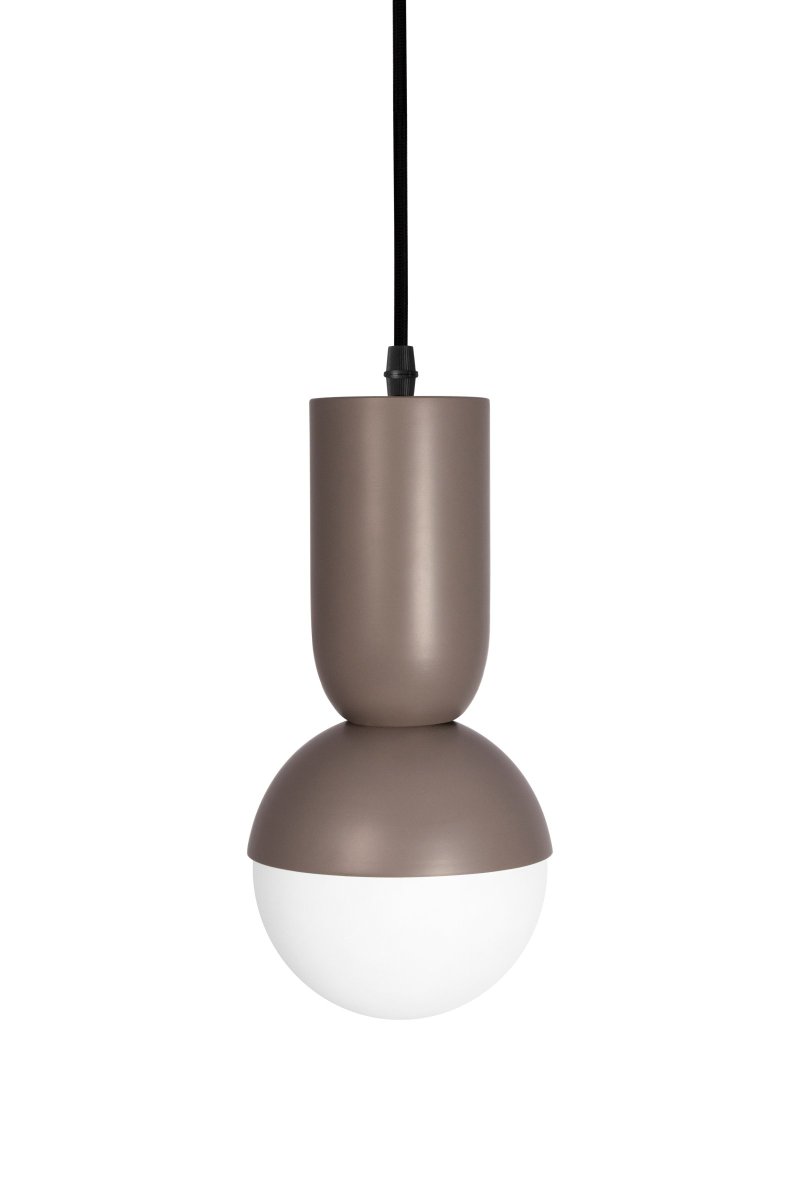 Nero Ø13 Brun Taklampe Fra Globen Lighting - Nero-lampen var fra begynnelsen et forsøk på å kombinere en globus med en oval rørform.